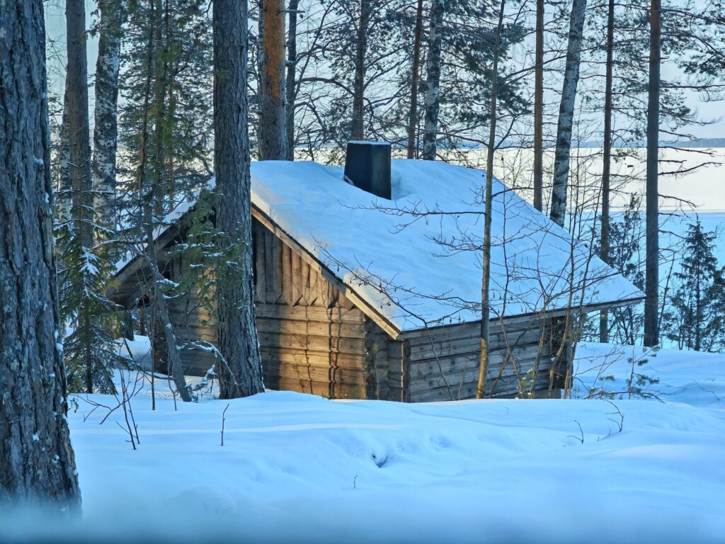 Mökki Taipalsaarella, Saimaan rannalla