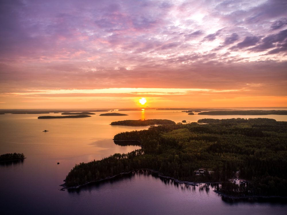 Auringonlasku Saimaalla ilmakuva