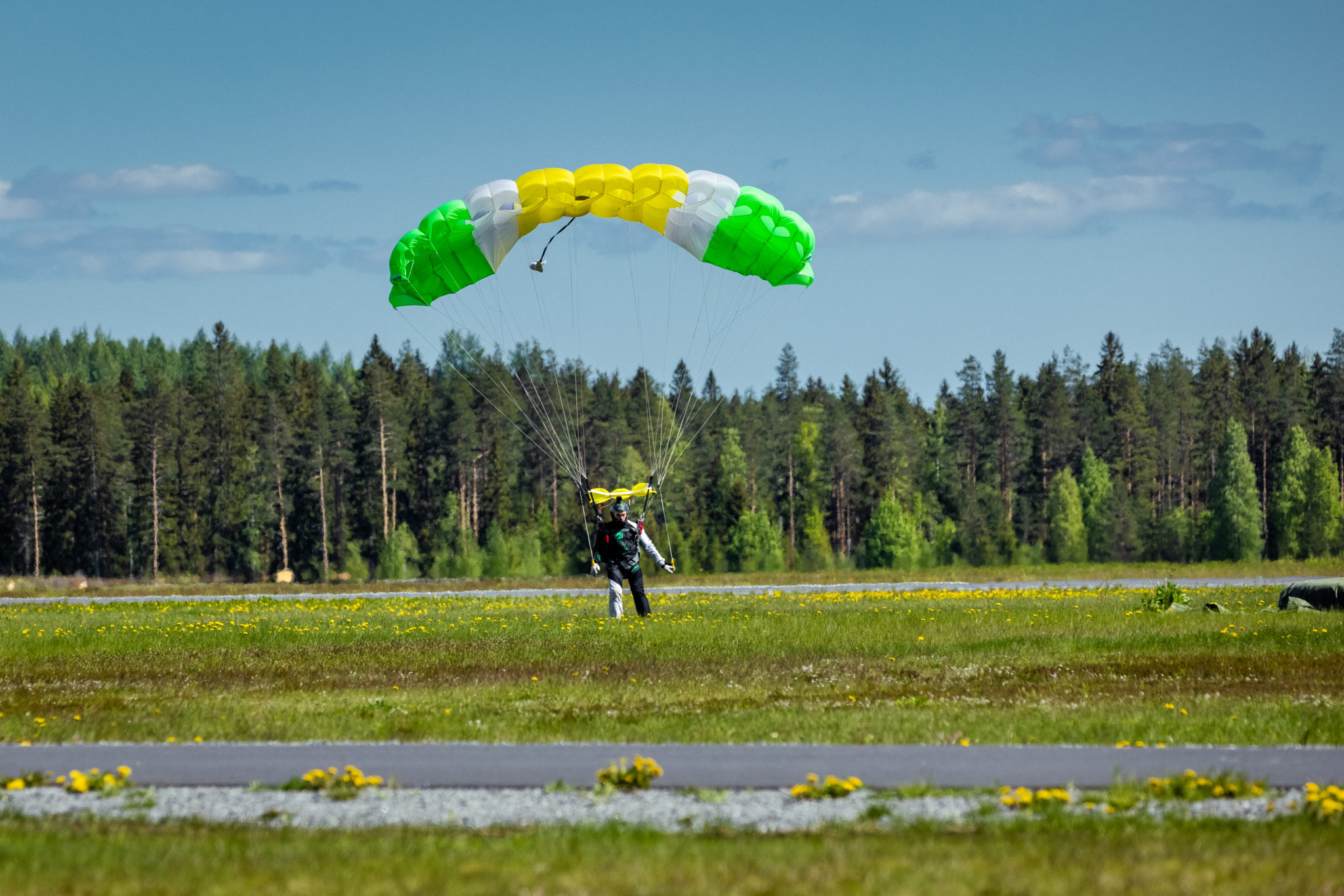 Fallschirmspringen in der Region Saimaa-See