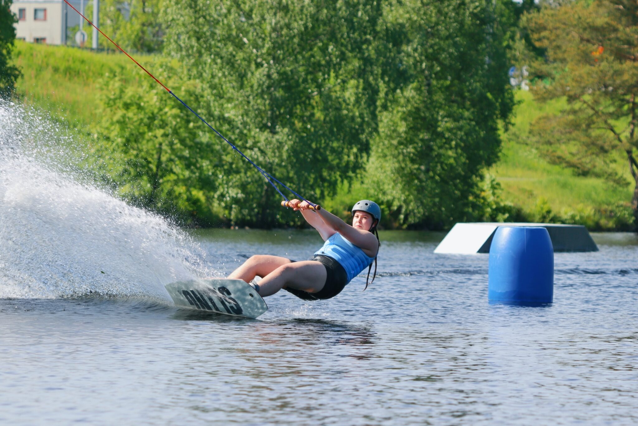 Der Wake Park Imatra bietet die Möglichkeit, Cable Wakeboarding zu praktizieren, eine Wassersportart,